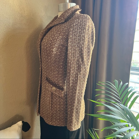 125 St. John Boucle Buttoned Down Brown White Tweed Knit Blazer Jacket Sz 2 - Picture 7 of 14